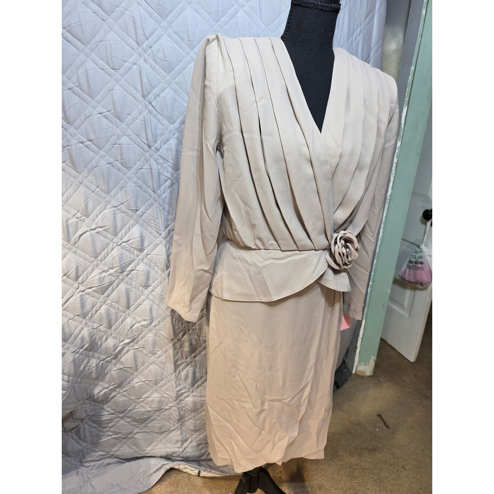 Caron Chicago Vintage‎ 2 Piece Peplum Skirt Suit Taupe Beige Rosette Size 6 READ